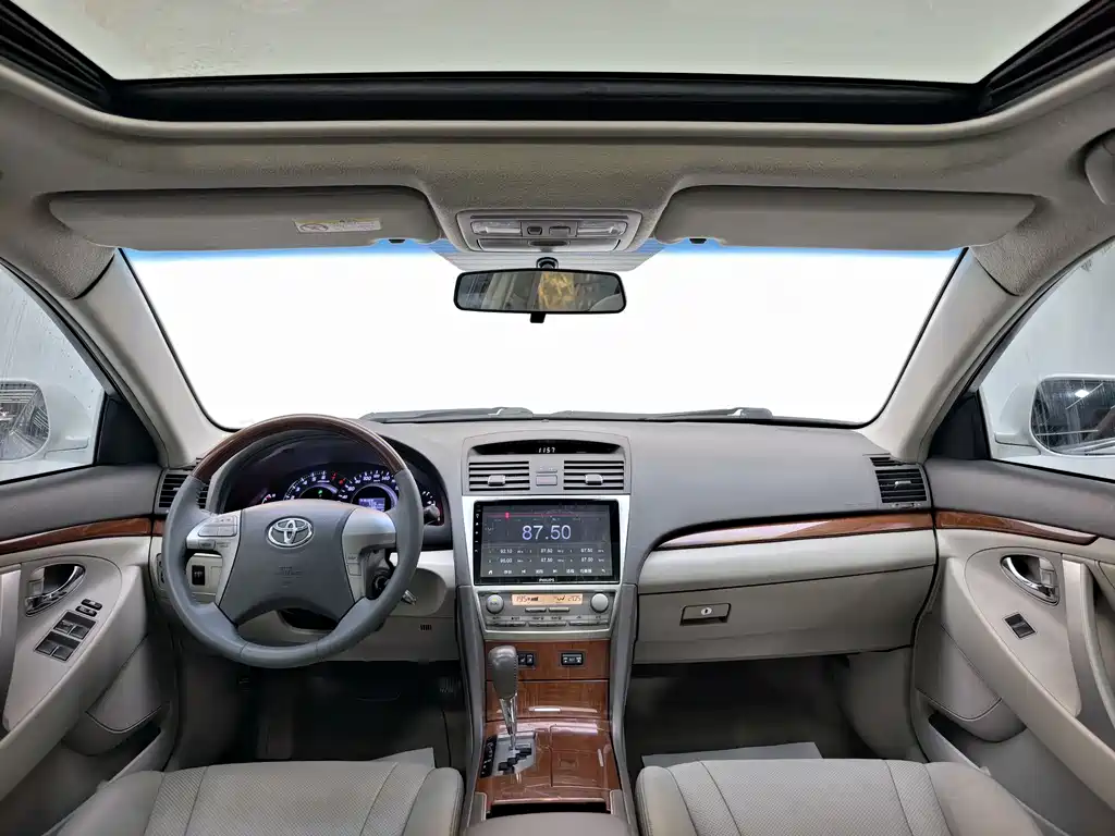 Toyota Camry 2013 — фото 18