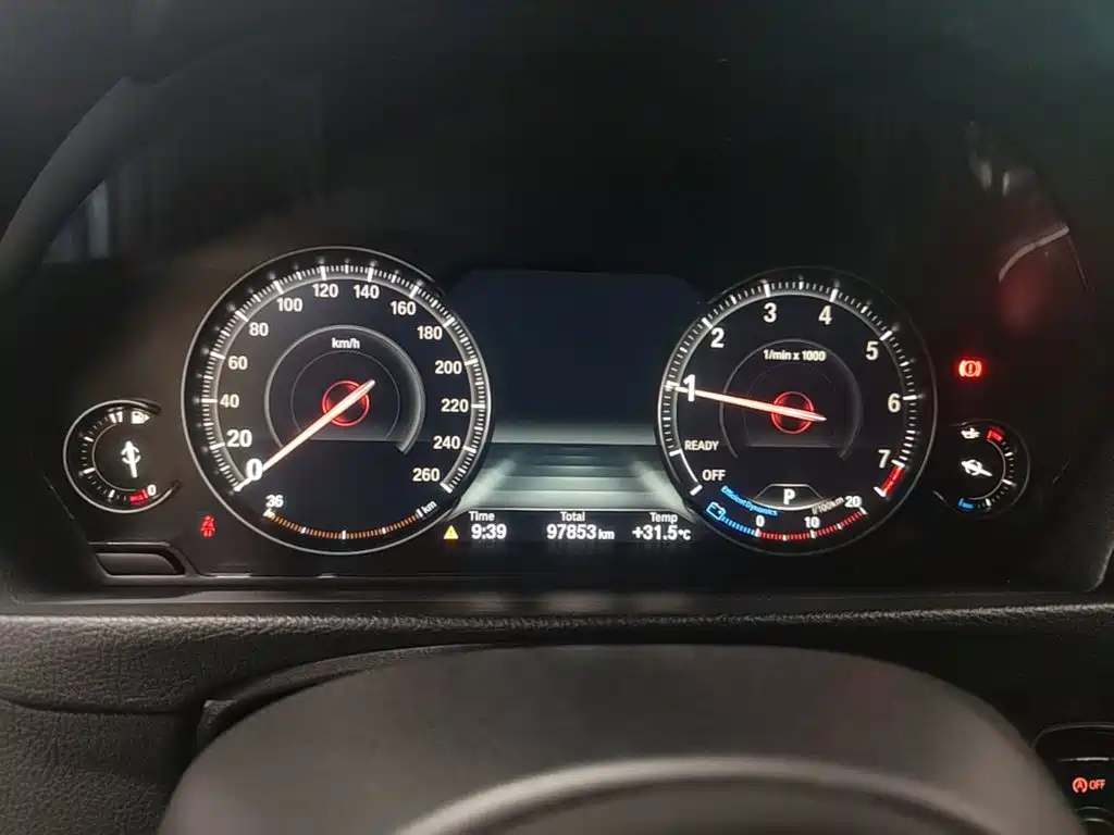 BMW 3 Series 2018 — фото 12