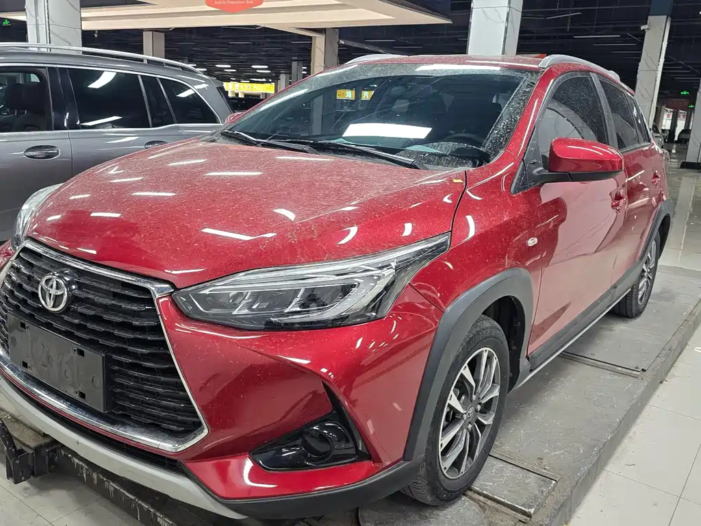Toyota Yaris L 2022 — фото 1