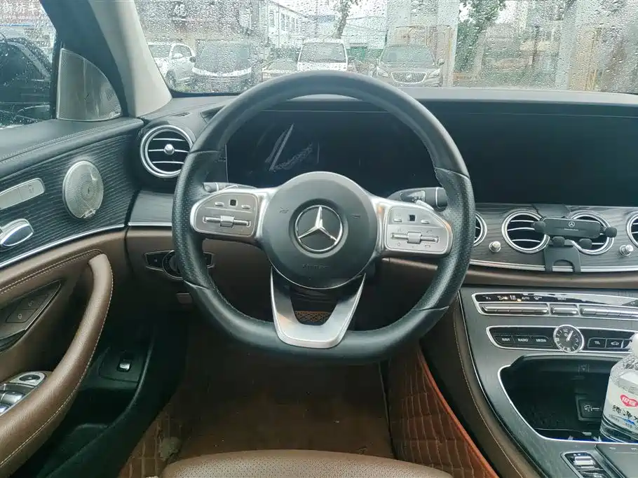 Mercedes-Benz E-Class 2019 — фото 15