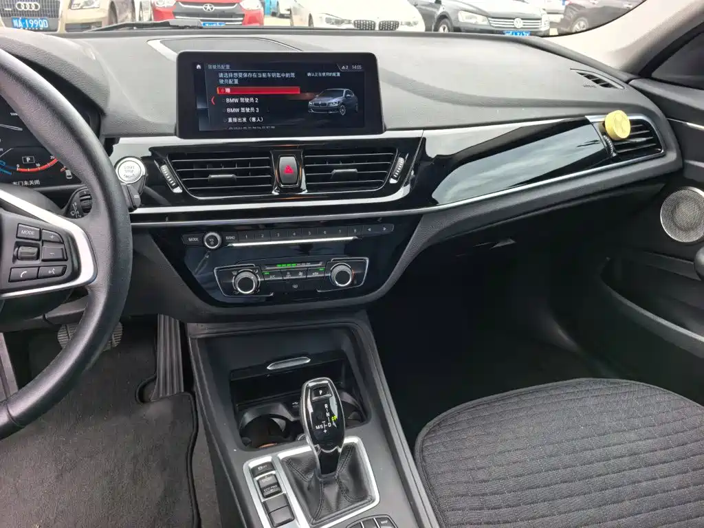 BMW 1 Series 2021 — фото 13