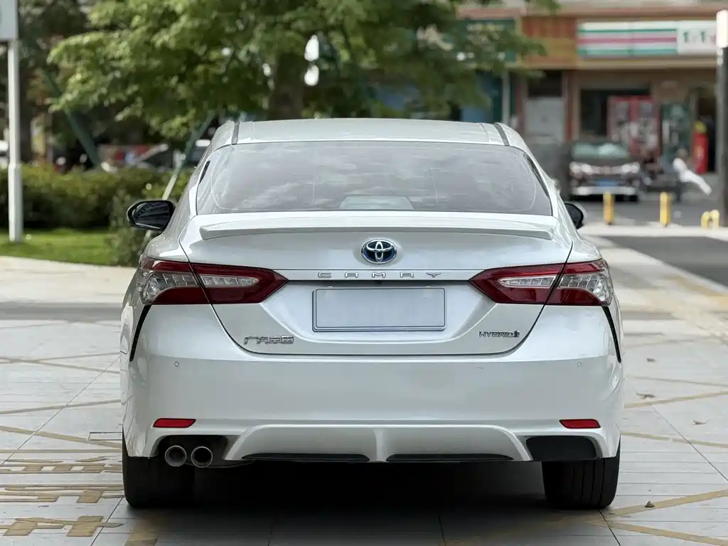 Toyota Camry 2019 — фото 13
