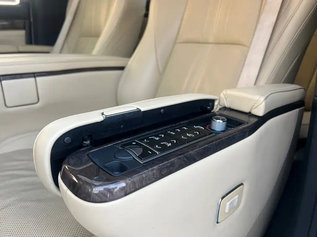Toyota Alphard 2018 — фото 14