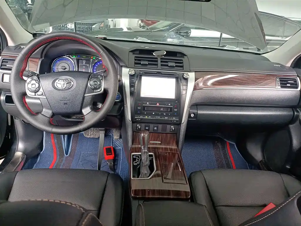 Toyota Camry 2017 — фото 6