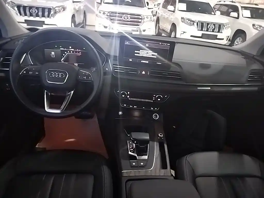 Audi Q5L 2023 — фото 10