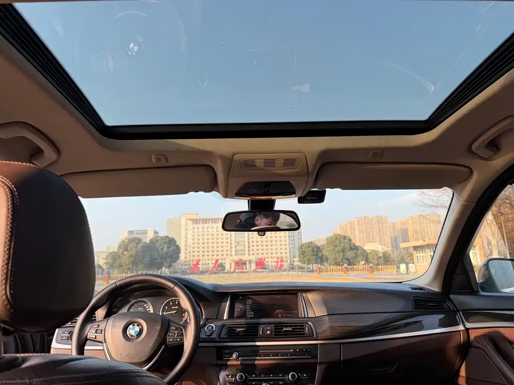 BMW 5 Series 2015 — фото 17