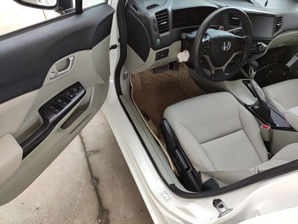 Honda Civic 2015 — фото 16
