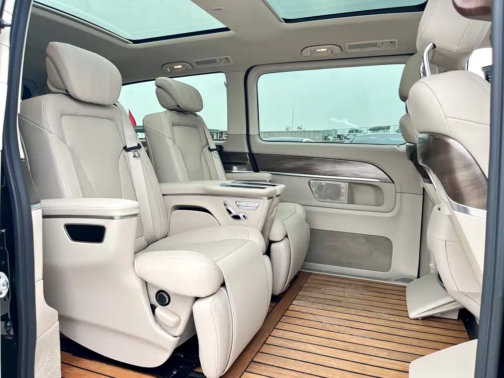 Mercedes-Benz V-Class 2022 — фото 15