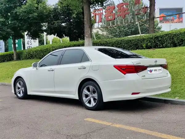 Toyota Crown 2015