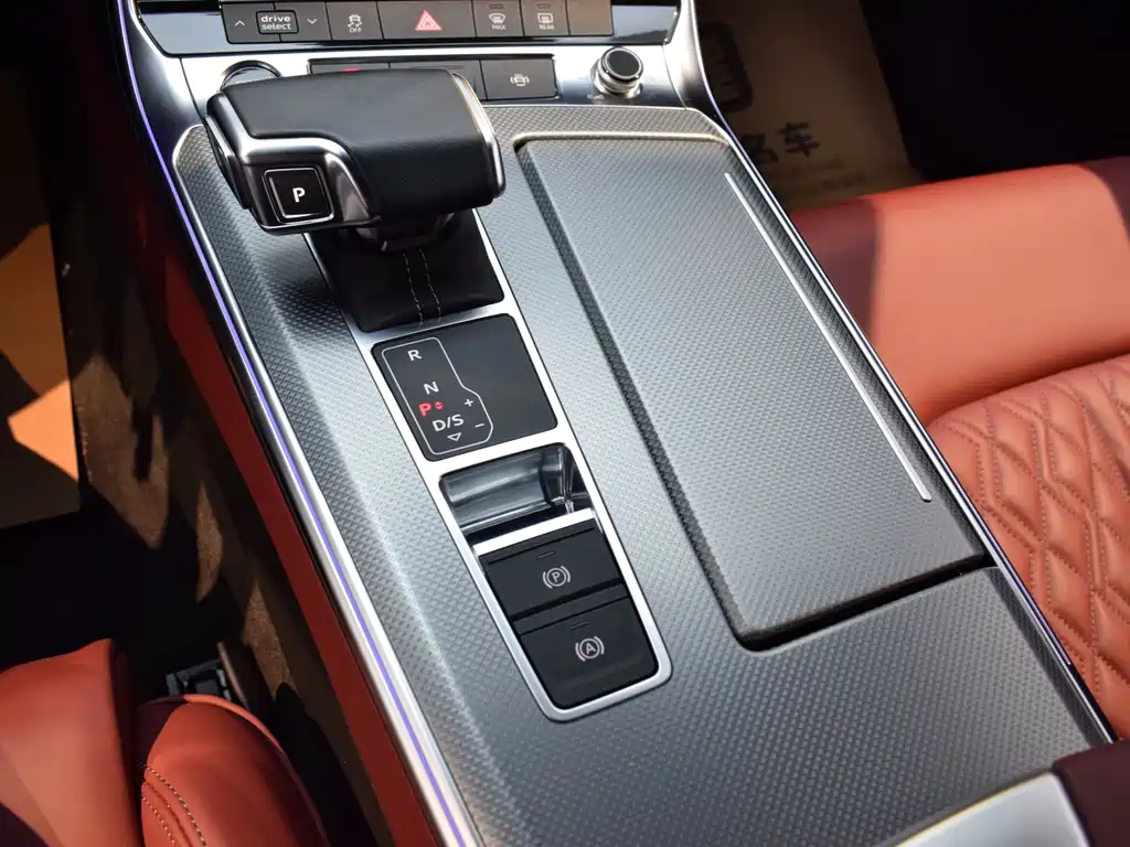 Audi A7L 2024 — фото 18
