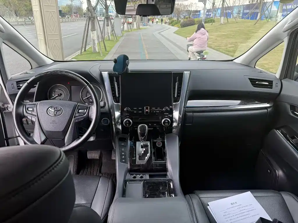 Toyota Vellfire 2022 — фото 4