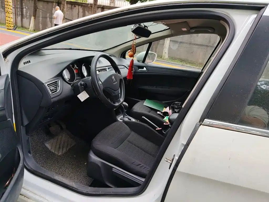 Peugeot 308 2016 — фото 8