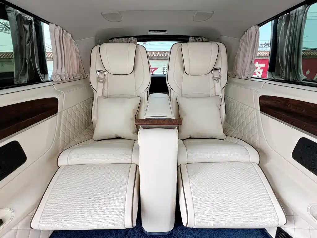 Mercedes-Benz V-Class 2020 — фото 15