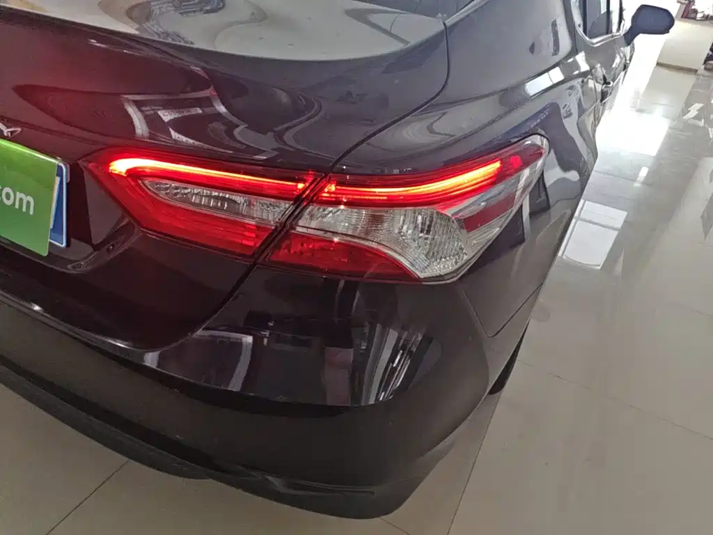 Toyota Camry 2023 — фото 8