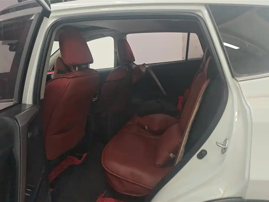 Toyota RAV4 2019 — фото 11