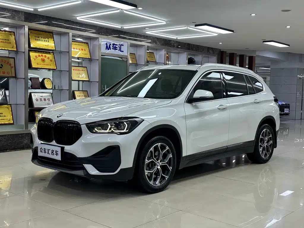 BMW X1 2021 — фото 1