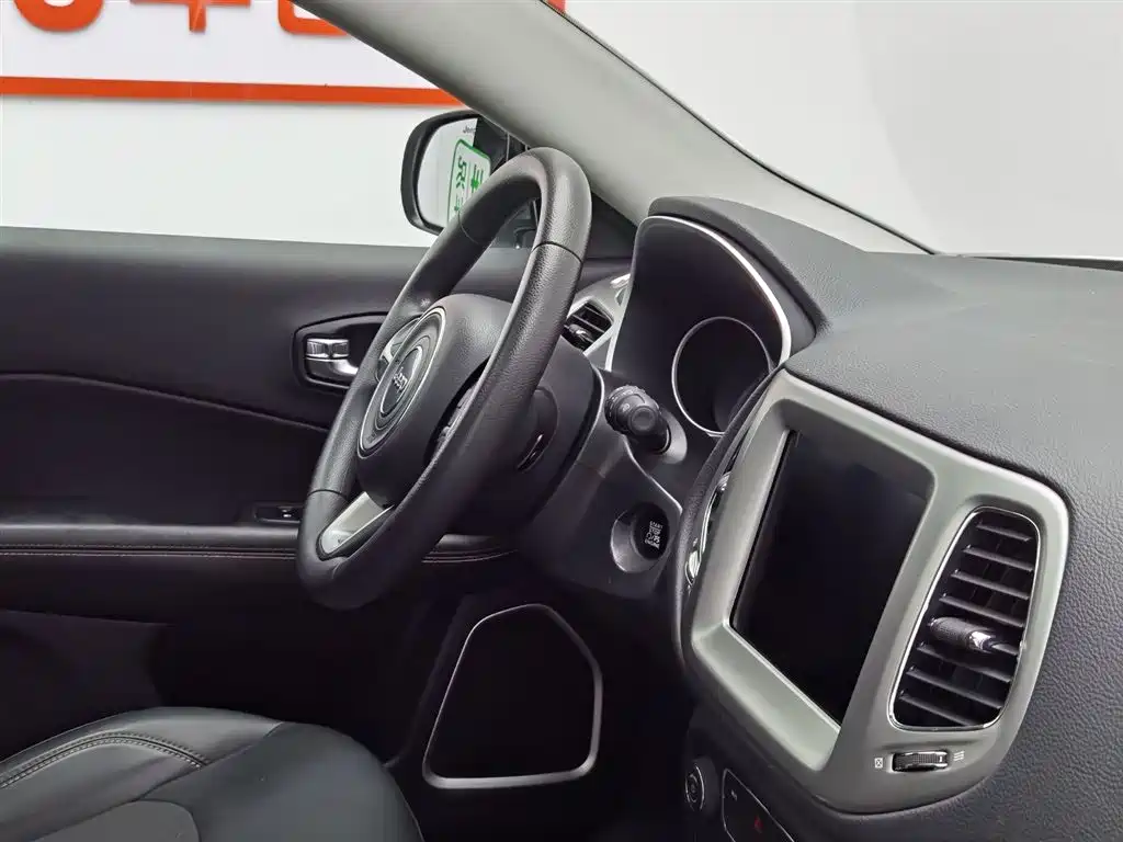 Jeep Compass 2019 — фото 22