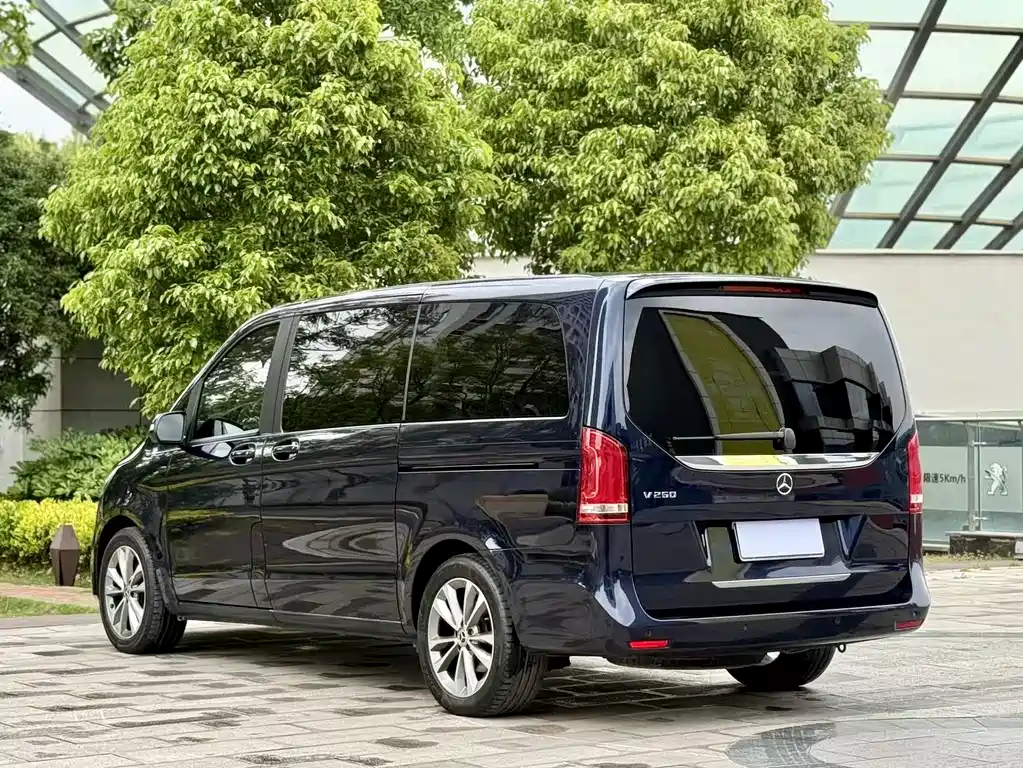 Mercedes-Benz V-Class 2022 — фото 7