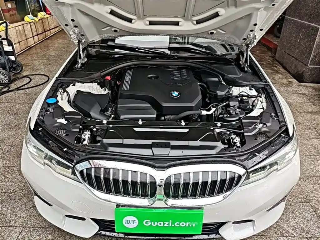 BMW 3 Series 2019 — фото 16