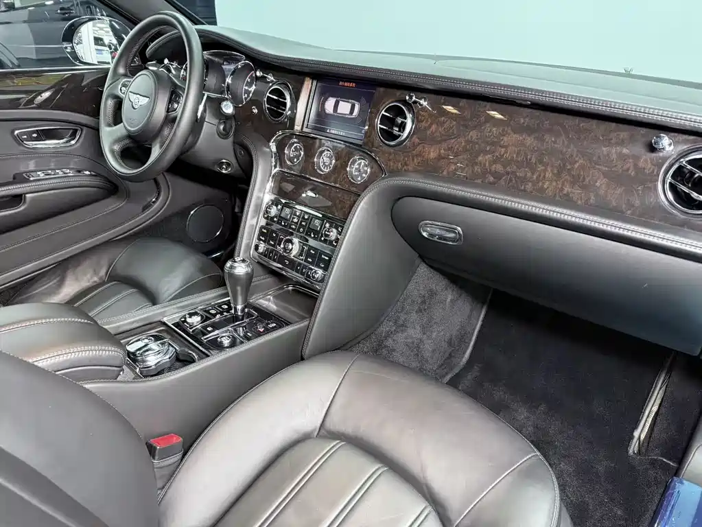 Bentley Mulsanne 2015 — фото 11