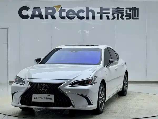 Lexus ES 2020