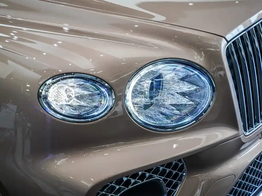 Bentley Bentayga 2023 — фото 5