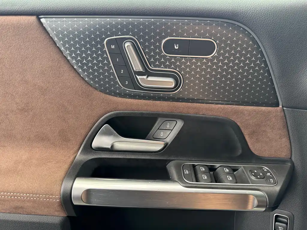 Mercedes-Benz GLB AMG 2025 — фото 14