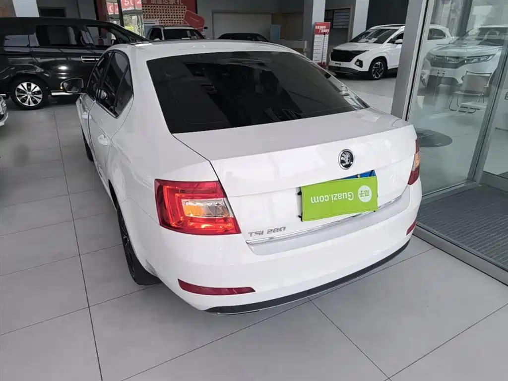 Skoda Octavia 2017 — фото 5