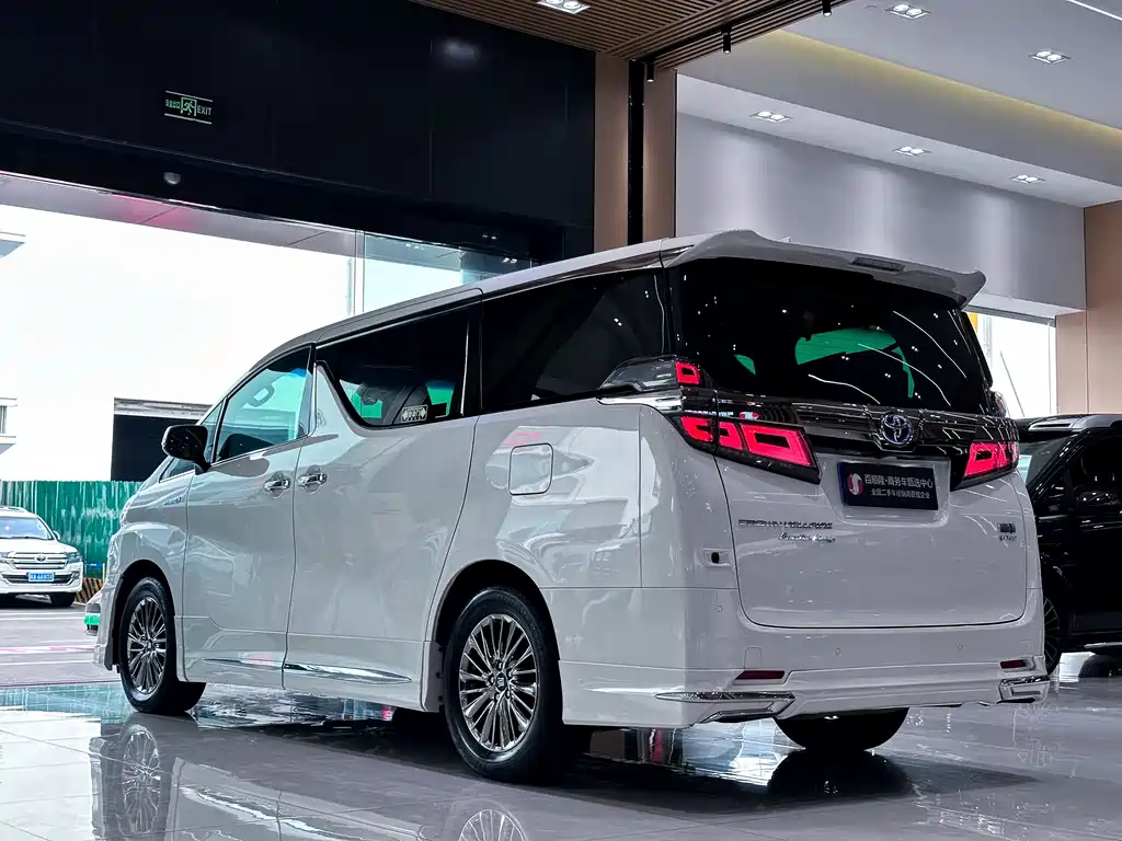Toyota Vellfire 2022 — фото 4