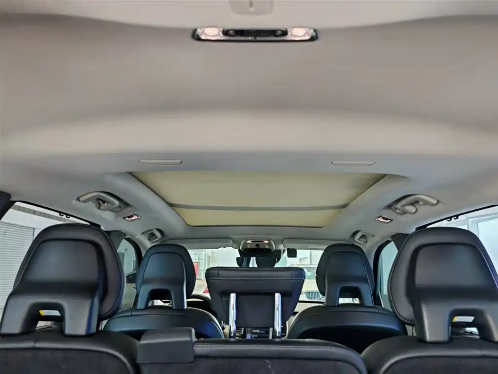 Volvo XC90 2017 — фото 18