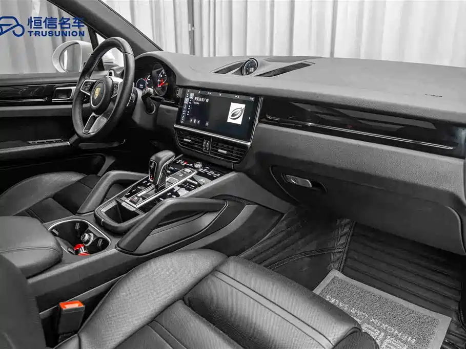Porsche Cayenne 2018 — фото 19