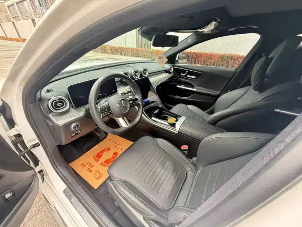 Mercedes-Benz C-Class 2025