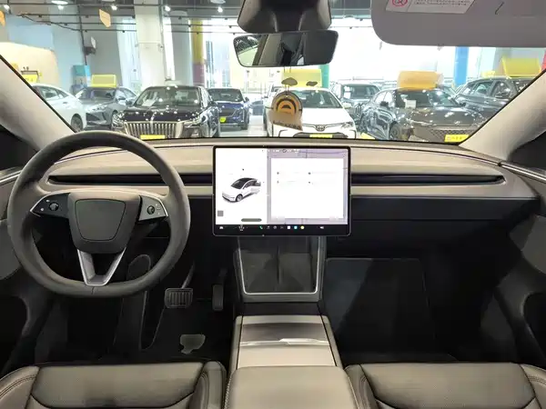 Tesla Model Y 2025