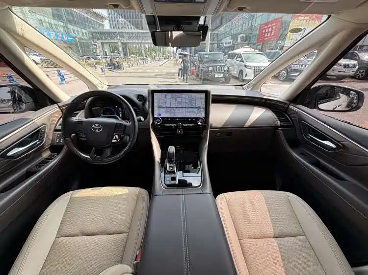 Toyota Alphard 2024 — фото 4