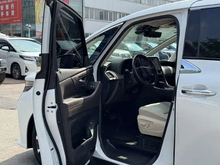 Toyota Alphard 2024 — фото 3