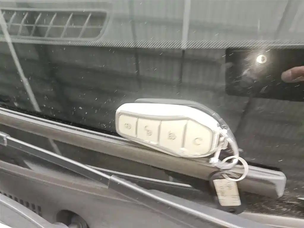 BYD Seal 05 DM-i 2025 — фото 9