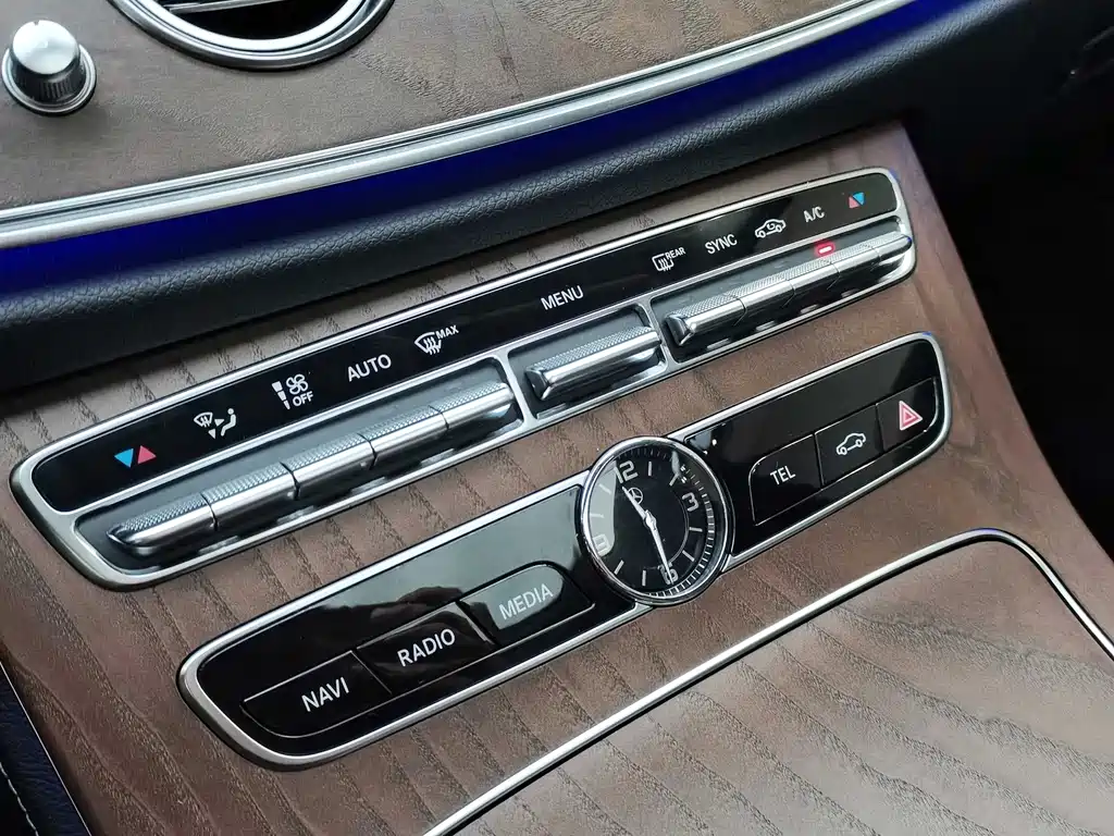 Mercedes-Benz E-Class 2019 — фото 16