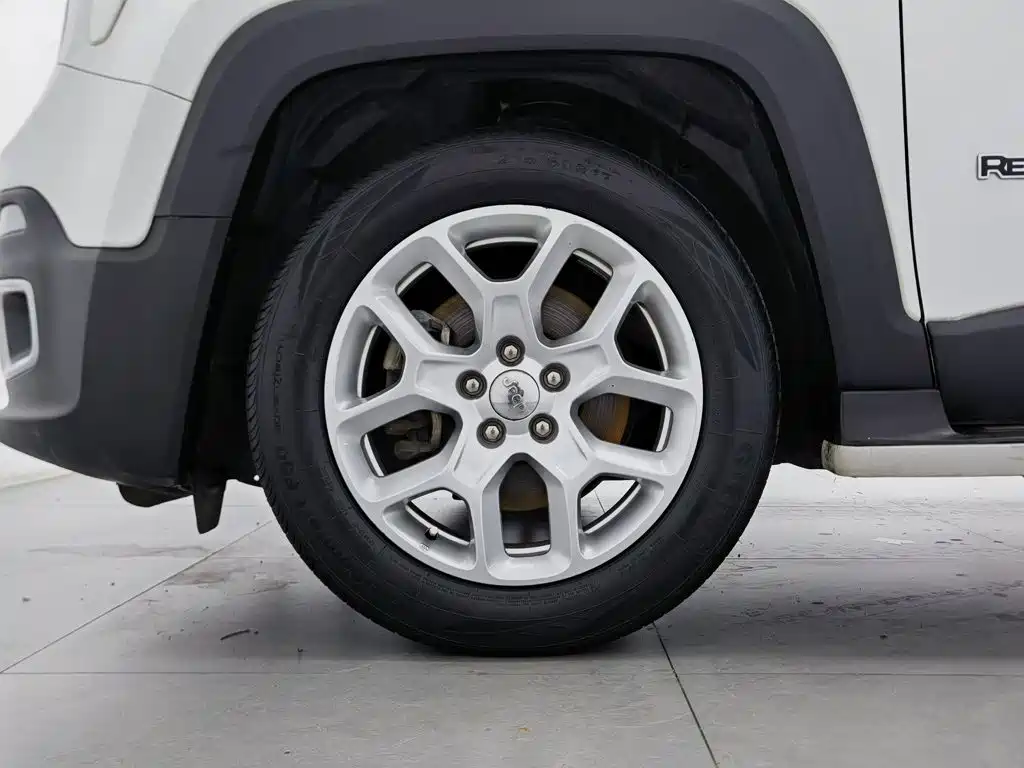 Jeep Freeman 2018 — фото 17