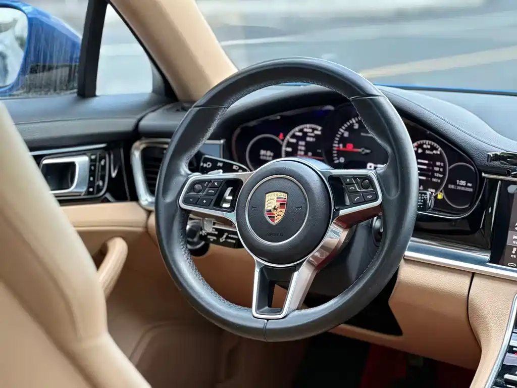 Porsche Panamera 2017 — фото 9