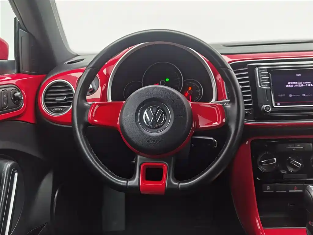 Volkswagen Beetle 2018 — фото 11