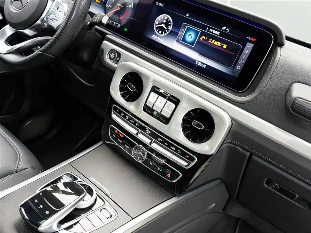 Mercedes-Benz G-Class 2023 — фото 15