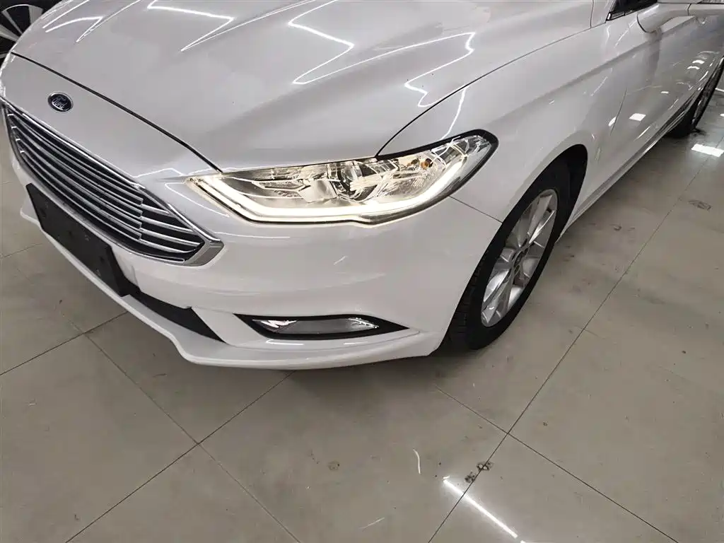 Ford Mondeo 2017 — фото 18