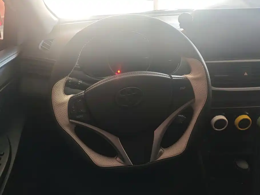 Toyota Yaris L 2021 — фото 15