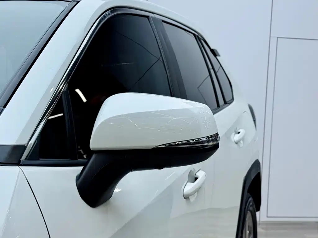 Toyota RAV4 2022 — фото 26