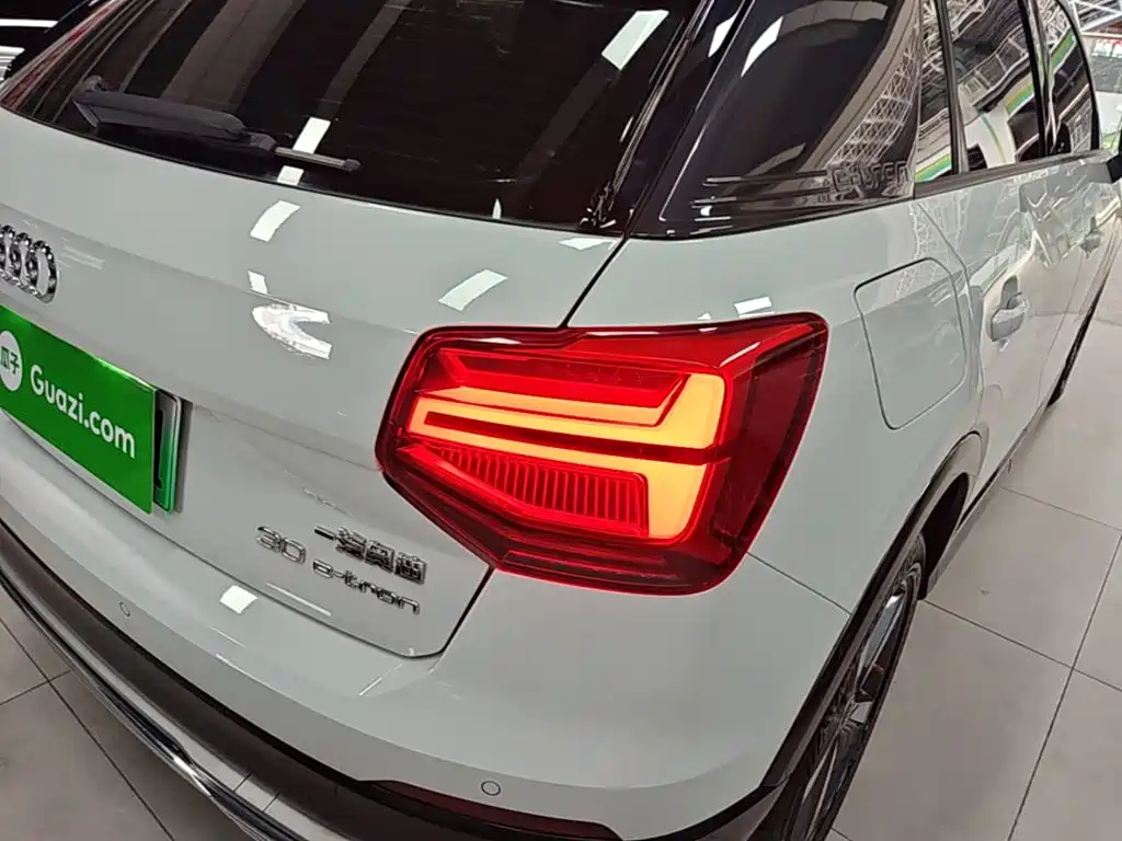 Audi Q2L E-Tron 2021 — фото 8