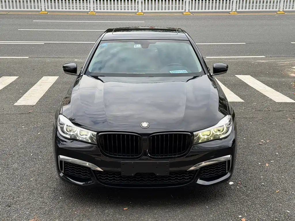 BMW 7 Series 2017 — фото 2