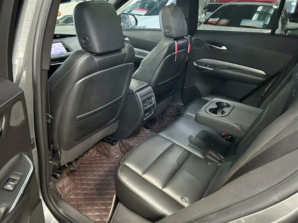 Cadillac XT4 2019 — фото 14