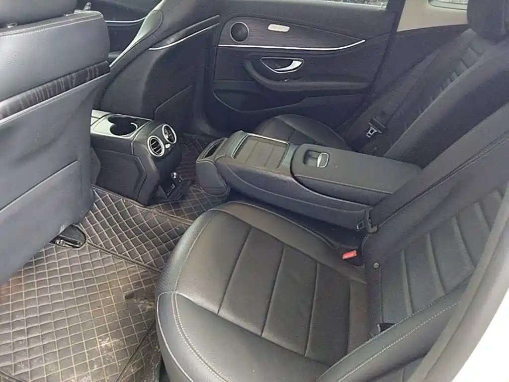 Mercedes-Benz E-Class 2020 — фото 17