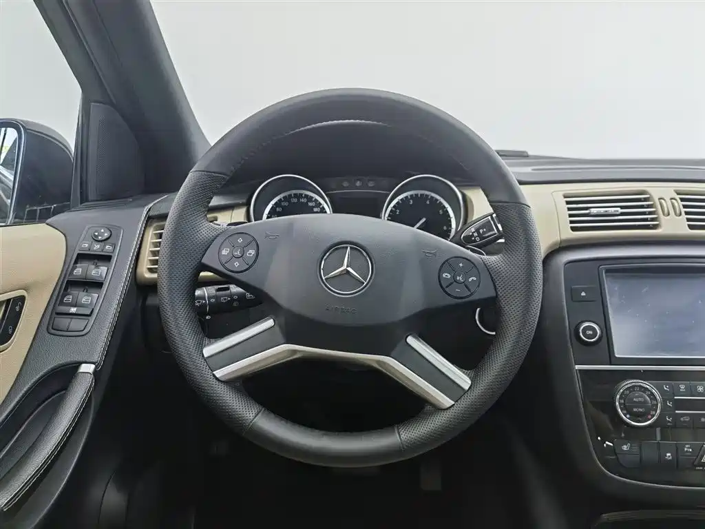 Mercedes-Benz R-Class 2016 — фото 11