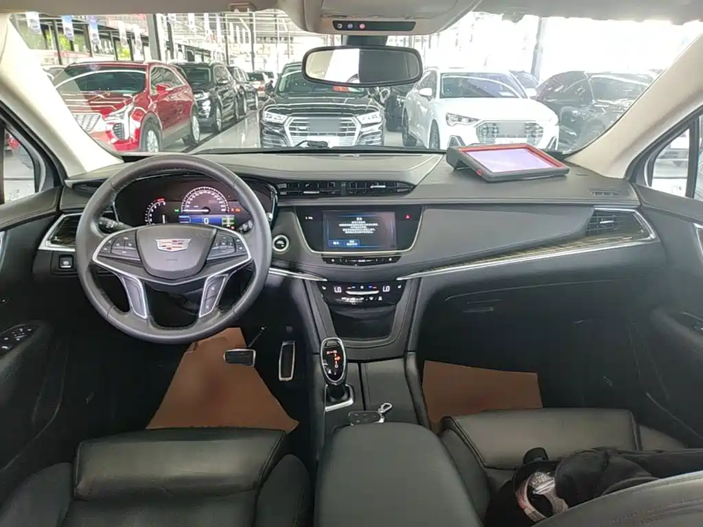 Cadillac XT5 2016 — фото 10